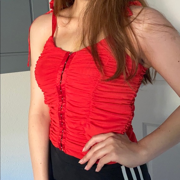 Red guess corset type top - Picture 3 of 3
